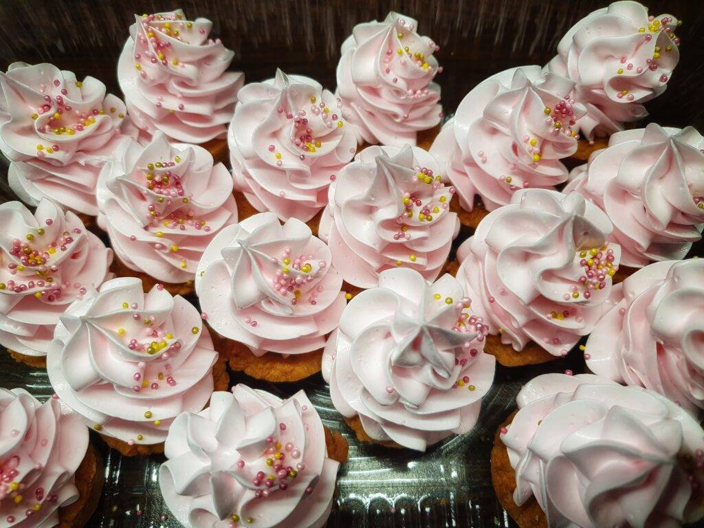 Kreemiroosidega muffinid